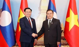 Truyền thông Lào đưa tin đậm nét về chuyến thăm của Chủ tịch Quốc hội