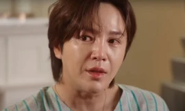 'Hoàng tử châu Á' khóc kể về hành trình chữa ung thư