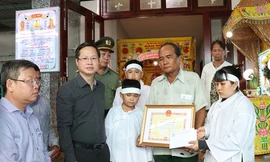 Vụ cháy ở Bình Thuận: Truy tặng Huân chương Dũng cảm cho người phụ hồ