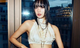 Lisa (BlackPink) mặc quần siêu ngắn dự show thời trang