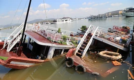 Tài sản chục tỷ ngâm dưới biển, chủ tàu du lịch Quảng Ninh mòn mỏi chờ trục vớt