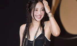 Jennie (BlackPink) diện váy quá ngắn