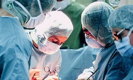 Lần đầu tiên mổ tim hở cho bệnh nhi