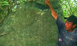 Bí ẩn bia đá cổ