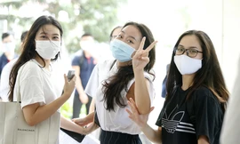 Những nữ sinh duyên dáng bịt khẩu trang vẫn vô cùng thần thái trong mùa thi 2020