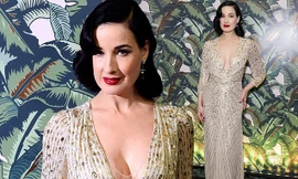 Vũ nữ thoát y sexy nhất thế giới lấp ló ngực đầy gợi cảm