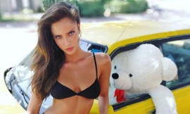 Người mẫu Israel khoe dáng tuyệt mỹ với áo tắm