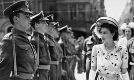 Nữ hoàng Elizabeth năm 21 tuổi 