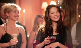 Hai diễn viên Smallville đều dính dáng tới giáo phái, nhưng Krisin đã rời giáo phái từ năm 2013.