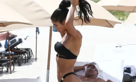 Thể hình nóng bỏng của tình cũ Justin Bieber 