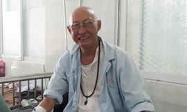 Nghệ sĩ Lê Bình: 'Tôi vẫn sang phòng thăm, động viên Mai Phương'