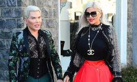 "Búp bê Ken" Rodrigo Alves và bạn gái thu hút mọi ánh nhìn khi cùng dạo phố, ngày 1/3.