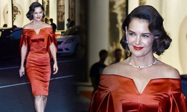 Vợ cũ Tom Cruise diện đầm trễ vai quyến rũ khác lạ