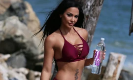 Vẻ đẹp bốc lửa khó cưỡng của siêu mẫu Melissa Riso