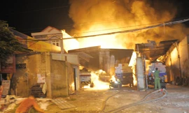 Hiện trường khủng khiếp vụ cháy bãi xe bồn chở xăng dầu ở Nha Trang