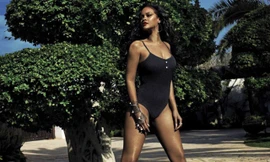 Ca sĩ Rihanna phô đường cong nóng bỏng gây 'chao đảo'