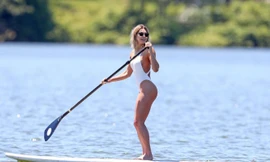 Loạt mỹ nhân Hollywood thả dáng với bikini, 'giải nhiệt' ngày hè