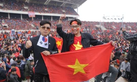 Trung ruồi, Minh tít 'khóc, cười' hết mình với U23 Việt Nam