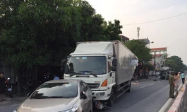 Vụ tai nạn liên hoàn giữa 3 ôtô và 1 xe máy. Ảnh: Mạnh Hùng.