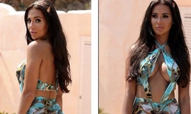 Váy cắt xẻ bạo không nội y, Yazmin Oukhellou nóng bỏng hết cỡ