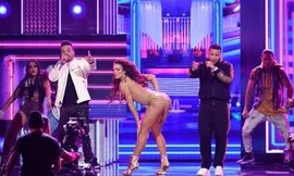 Trang phục quá táo bạo của Hoa Hậu Hoàn Vũ Zuleyka Rivera tại Grammy 2018