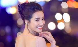 Nhã Phương đẹp lộng lẫy trên thảm đỏ Cánh Diều Vàng