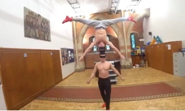 Clip Quốc Cơ trượt chân khiến Quốc Nghiệp bị ngã trước đêm chung kết