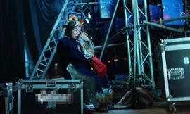 NSƯT Minh Vượng với hình ảnh khóc ở hậu trường Táo Quân