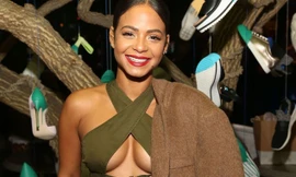 Mỹ nhân nóng bỏng hàng đầu Cuba áo cắt xẻ bạo đi sự kiện