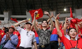 Ngọc Sơn và học trò giữ lời hứa thưởng nóng 250 triệu cho Olympic VN