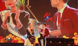 Hoa hậu Hoàn vũ H'Hen Niê giao lưu với người dân phố núi 