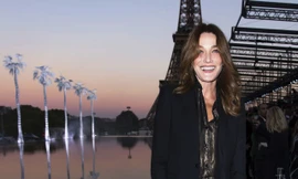 Vóc dáng siêu mẫu của cựu đệ nhất phu nhân Pháp Carla Bruni 