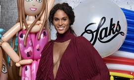 Dàn siêu mẫu diện đầm cắt xẻ táo bạo, gợi cảm hút mắt