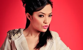 'Bồ' của Long ruồi dịu dàng đầy nữ tính