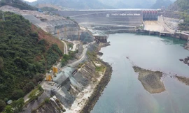 Công nhân tử vong do bị đá rơi khi thi công nhà máy thủy điện Hòa Bình