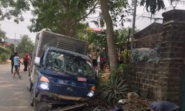 Va chạm ô tô tải, một nữ sinh tử vong