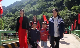 Khánh thành cây cầu tiếp bước học sinh tới trường ở xã nghèo Hòa Bình