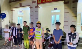 Khởi tố hai đối tượng mang dao đi giải quyết mâu thuẫn trong đêm