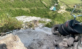 Ô tô tải mất phanh lao xuống vực sâu tại đèo Đá Trắng