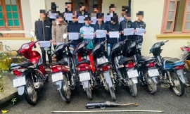 Triệu tập 16 thanh thiếu niên ở Hòa Bình mang dao phóng lợn diễu phố