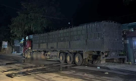 Hai thanh niên thương vong sau va chạm mạnh với xe đầu kéo