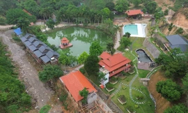 Lấn suối, xây dựng nhà trái phép trên đất rừng ở Hòa Bình