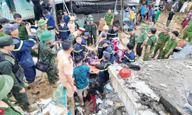 Di dời 46 hộ dân trong đêm trước nguy cơ tiếp tục sạt lở ở Hà Giang