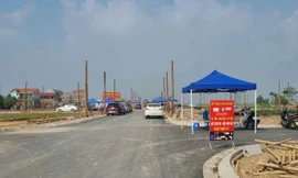 Huyện ven Hà Nội dừng đấu giá đất sau lùm xùm khách trả giá cao rồi dừng lại