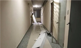 Trần thạch cao sập xuống khiến cư dân một phen hoảng hồn.