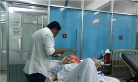 Nạn nhân đang được điều trị tại bệnh viện.