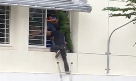 Nam sinh cố thủ sau khi tự tử bất thành