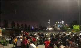 Háo hức chờ xem pháo hoa đón năm mới ở vành đai Thủ Thiêm