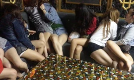 Cận cảnh nhà hàng cho tiếp viên dụ khách mua dâm