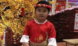 Bé D.đượ tìm thấy khi đi cùng bé gái khác ở bến xe buýt.